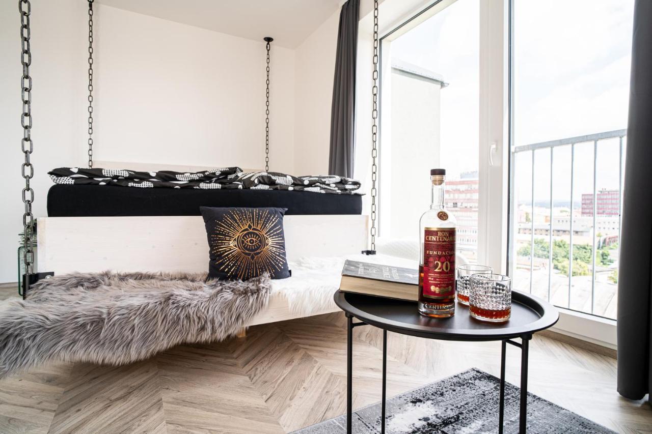 Zeppelin Studio With An Industrial View - Brno Apartment Exterior foto