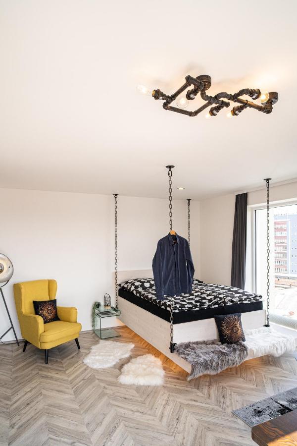 Zeppelin Studio With An Industrial View - Brno Apartment Exterior foto