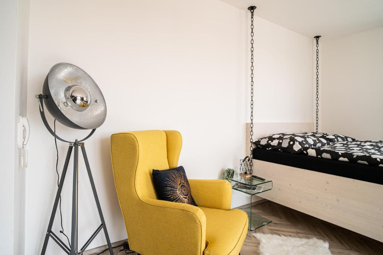 Zeppelin Studio With An Industrial View - Brno Apartment Exterior foto